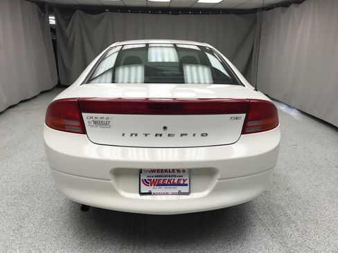 Used 2004 Dodge Intrepid SE image 3