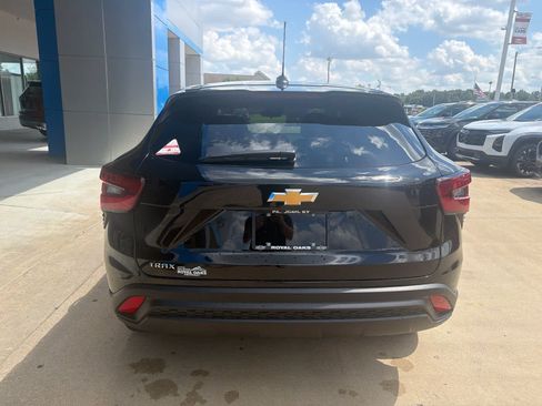 Used 2026 Chevrolet Trax LS w/ LS Convenience Package FWD image 4