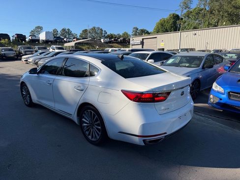 Used 2017 Kia Cadenza Premium w/ Luxury Package FWD image 7