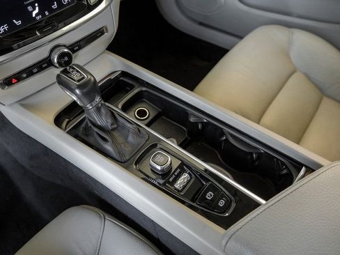 Used 2021 Volvo S60 T5 Momentum image 23