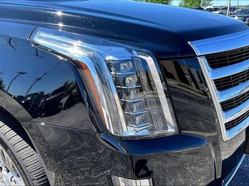 Used 2016 Cadillac Escalade Luxury AWD/4WD image 33