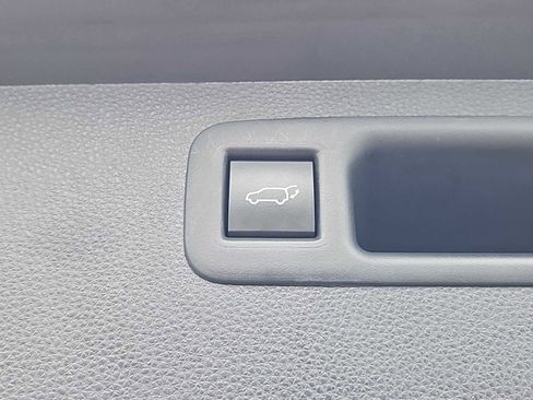 Used 2022 Toyota Highlander XLE AWD/4WD image 20