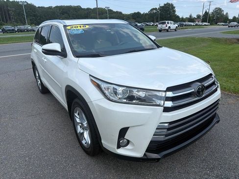 Used 2018 Toyota Highlander Limited FWD image 5