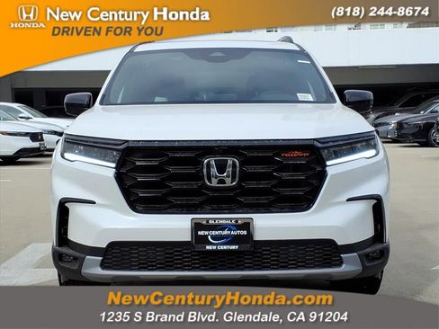 New 2025 Honda Pilot TrailSport image 2