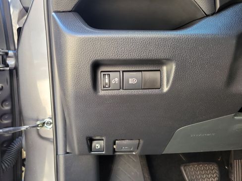 Used 2021 Toyota RAV4 XLE AWD/4WD image 15