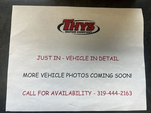 Used 2024 Chrysler Pacifica Touring-L FWD image 2