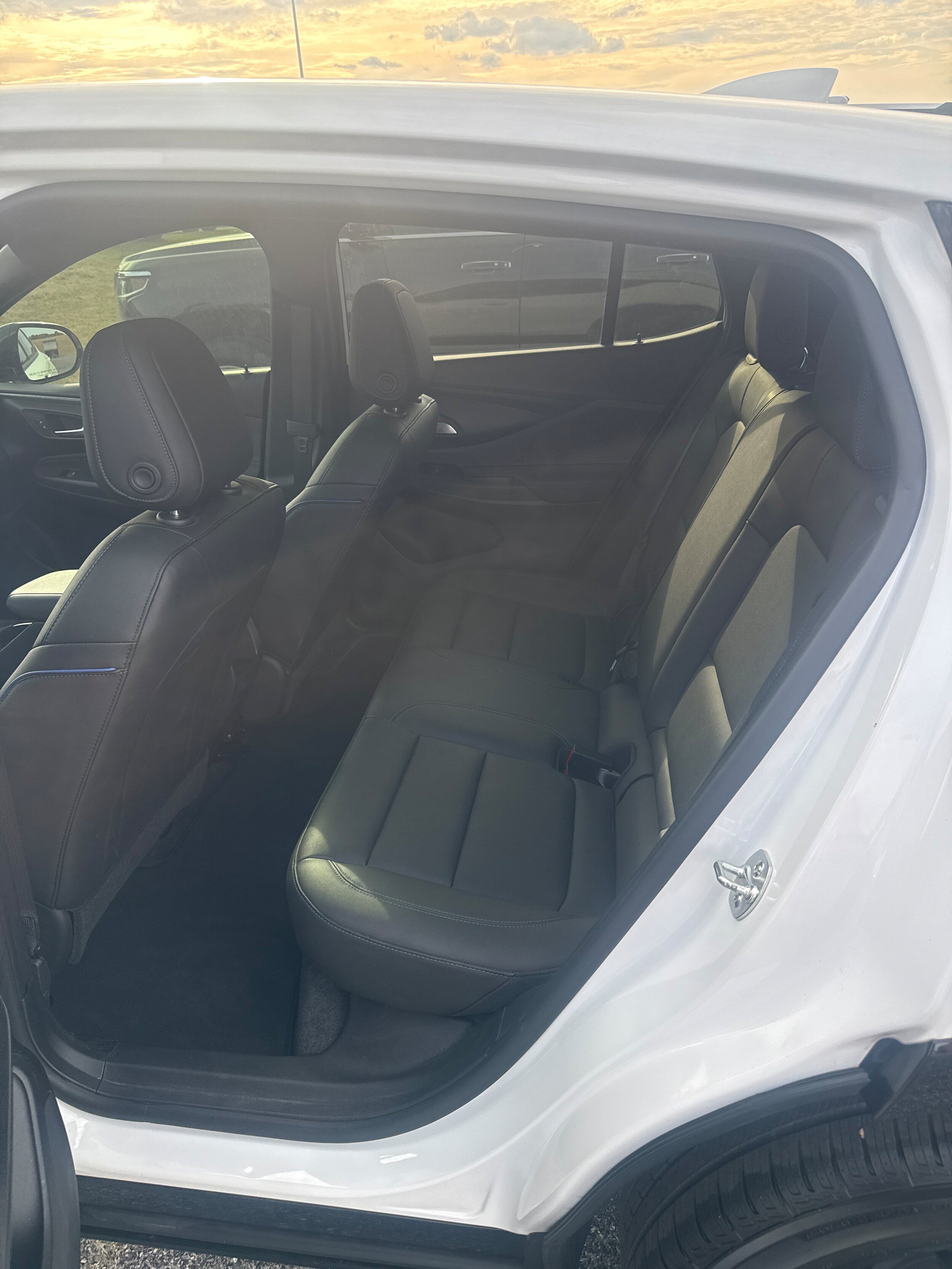 Used 2025 Buick Envista Sport Touring w/ Convenience I Package FWD image 8