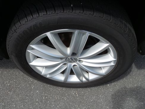 Used 2015 Volkswagen Tiguan SEL FWD image 10