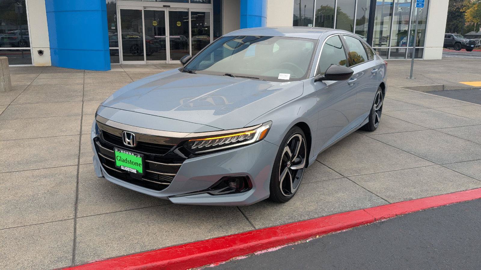 Used 2022 Honda Accord Sport image 2