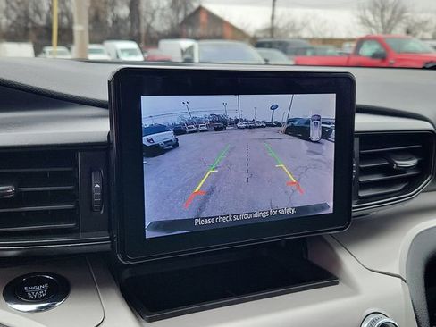 Used 2023 Ford Explorer XLT image 11