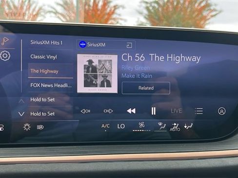 Certified 2025 Buick Envision Sport Touring image 19