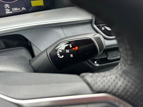 New 2026 Volkswagen Tiguan SE R-Line image 12