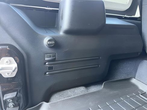 Used 2024 Jeep Wrangler High Altitude image 32