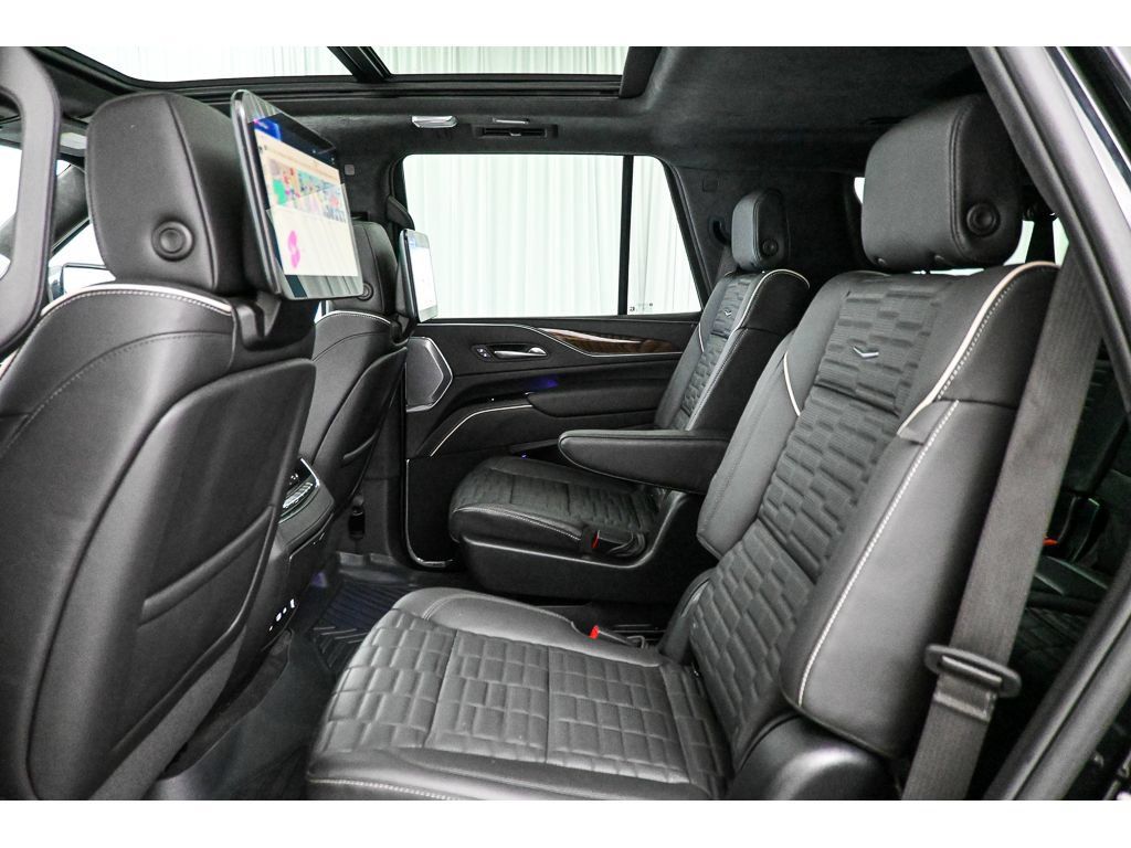 Certified 2024 Cadillac Escalade Sport Platinum w/ LPO, ONYX Package AWD/4WD image 23