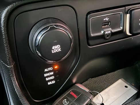 Used 2017 Jeep Renegade Altitude image 25