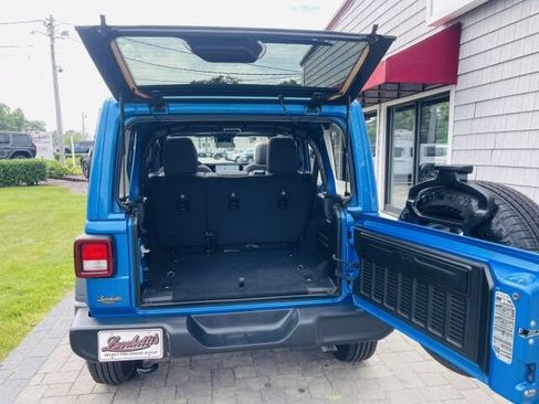 Used 2024 Jeep Wrangler Unlimited Sport AWD/4WD image 19
