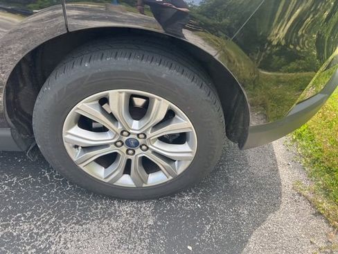 Used 2022 Ford Edge Titanium AWD/4WD image 12