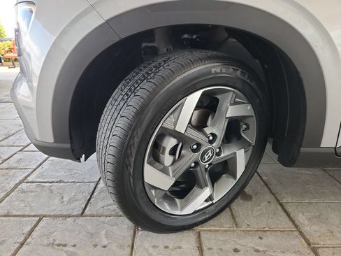 Used 2025 Hyundai Venue SEL FWD image 32