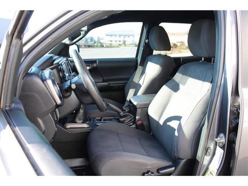 Used 2017 Toyota Tacoma TRD Off-Road w/ Tow Package image 8