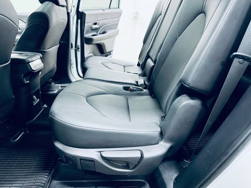 Used 2024 Toyota Grand Highlander AWD Hybrid image 35