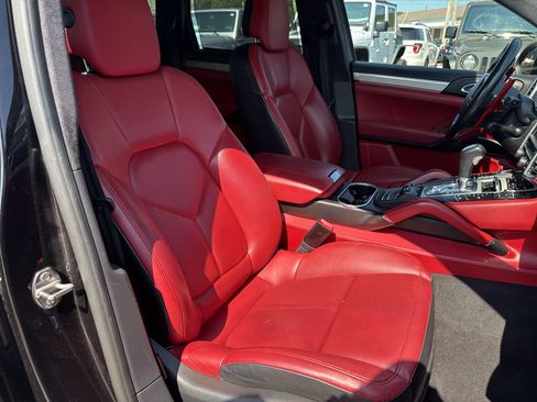 Used 2014 Porsche Cayenne Turbo AWD/4WD image 13