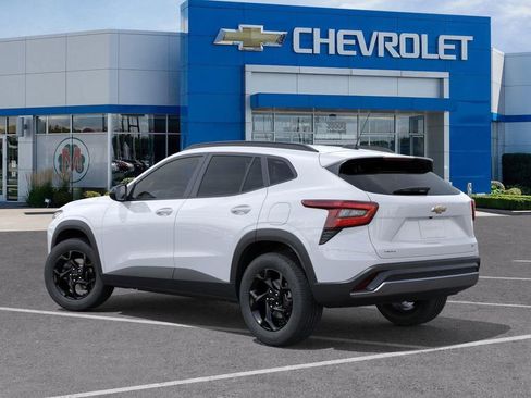 New 2026 Chevrolet Trax LT w/ Sunroof Package image 3