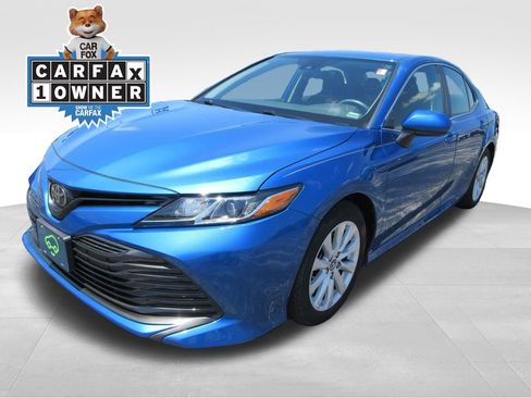 Used 2019 Toyota Camry LE FWD image 1