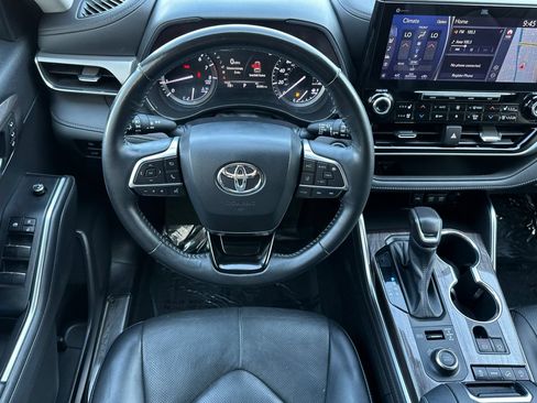 Certified 2021 Toyota Highlander Platinum AWD/4WD image 14