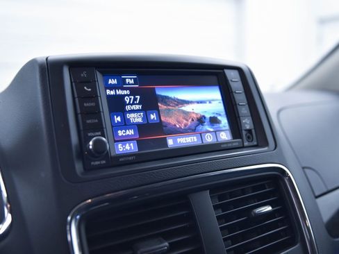 Used 2019 Dodge Grand Caravan SE image 19