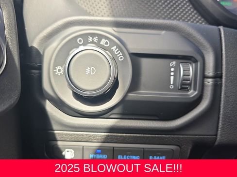 New 2025 Jeep Wrangler Unlimited Rubicon 4xe w/ Technology Group AWD/4WD image 25