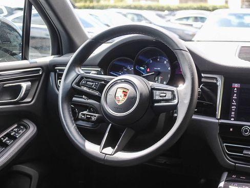 Used 2023 Porsche Macan AWD/4WD image 14