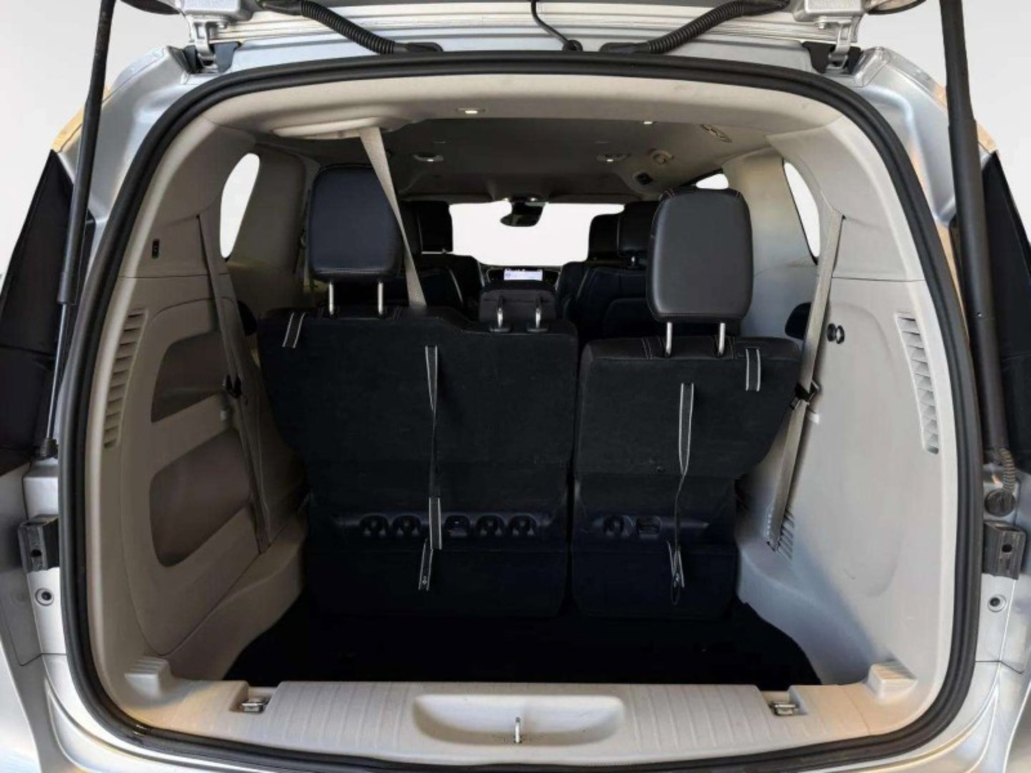 Used 2024 Chrysler Pacifica Touring-L FWD image 34