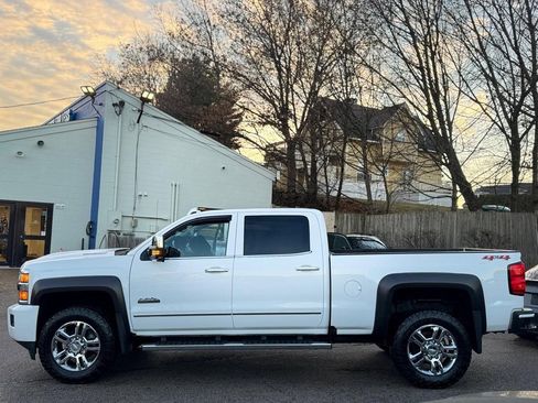 Used 2019 Chevrolet Silverado 2500 High Country w/ Duramax Plus Package image 3