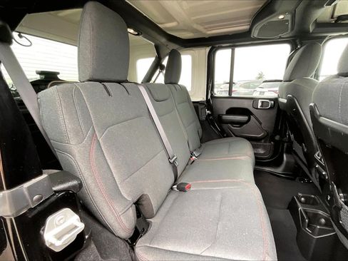 Used 2025 Jeep Wrangler Unlimited Rubicon AWD/4WD image 23