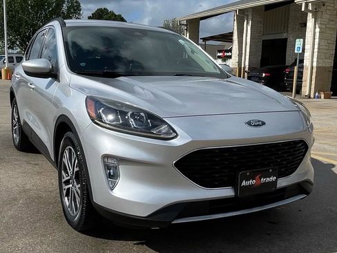 Used 2020 Ford Escape SEL image 2