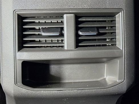 Used 2023 Volkswagen Atlas Cross Sport SE image 27