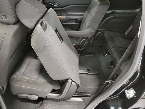 Certified 2023 GMC Acadia SLE w/ Driver Convenience Package image 25