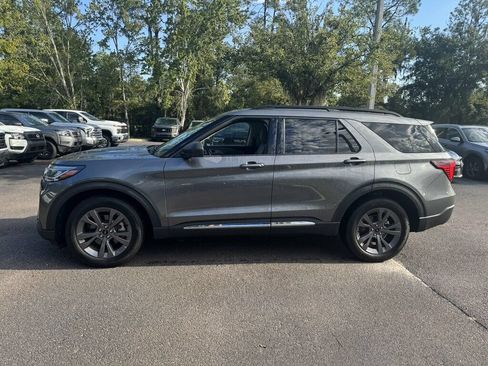 Used 2025 Ford Explorer Active w/ Active Comfort Package AWD/4WD image 2