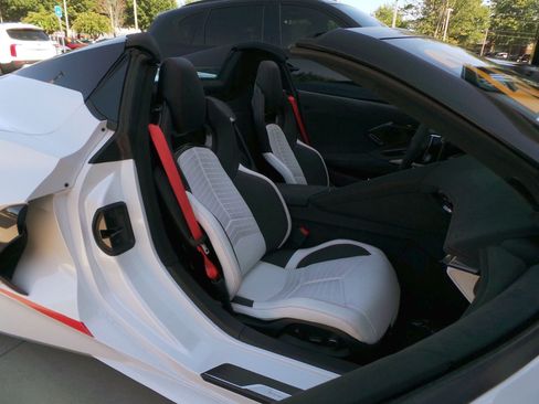 Used 2023 Chevrolet Corvette Stingray Premium Conv w/ Z51 Performance Package RWD image 13