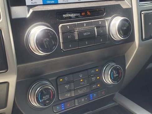 Used 2019 Ford F150 Lariat w/ Equipment Group 502A Luxury AWD/4WD image 20