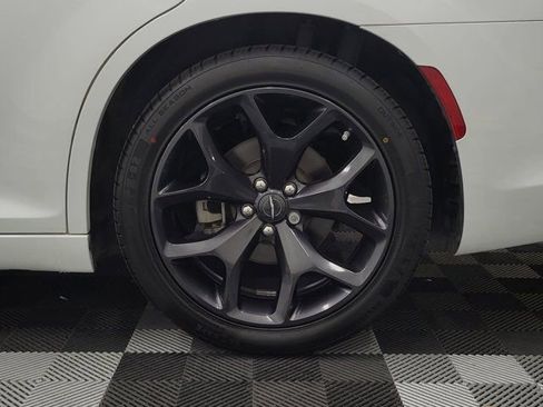 Used 2023 Chrysler 300 Touring w/ Sport Appearance Package RWD image 9
