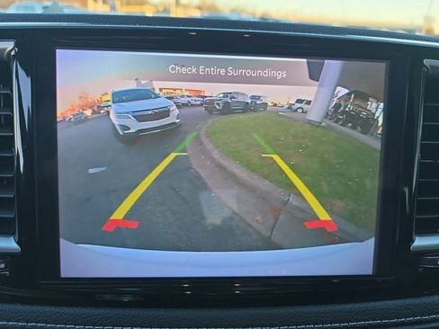 Used 2023 Chrysler Pacifica Touring-L w/ Uconnect Theater Family Group image 31