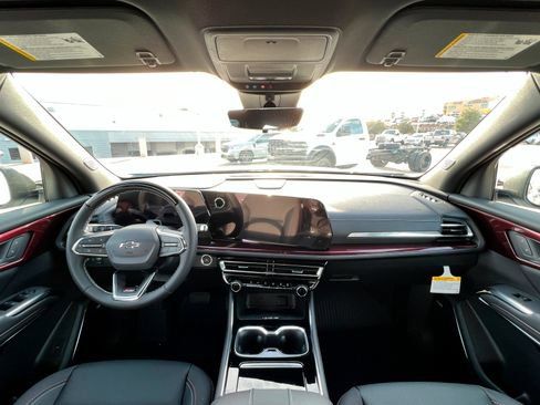 New 2026 Chevrolet Traverse Z71 image 18