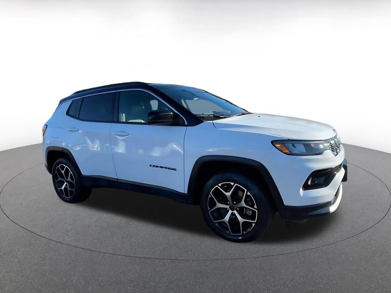 Used 2025 Jeep Compass Limited AWD/4WD image 2