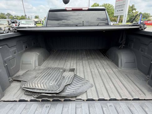 Used 2022 Chevrolet Silverado 1500 LT AWD/4WD image 35