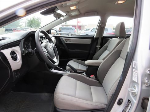 Used 2017 Toyota Corolla LE FWD image 9