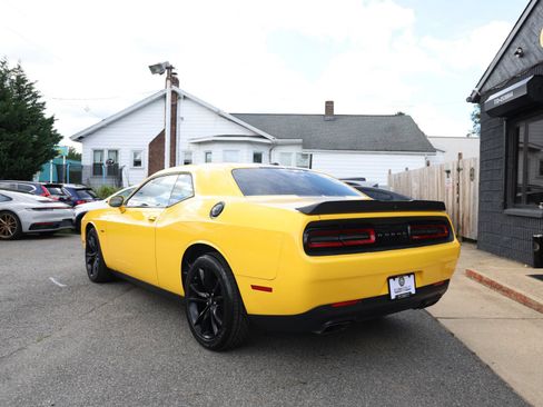 Used 2017 Dodge Challenger R/T w/ Blacktop Package RWD image 9
