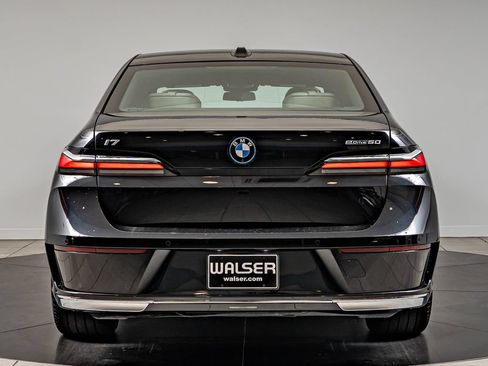Used 2024 BMW i7 eDrive50 RWD image 6