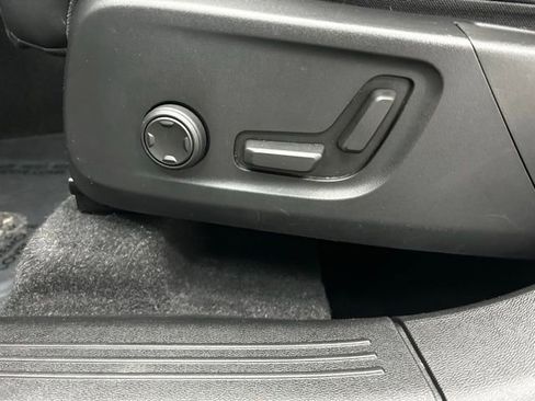 Used 2023 Volvo XC40 B5 Plus w/ Climate Package image 9