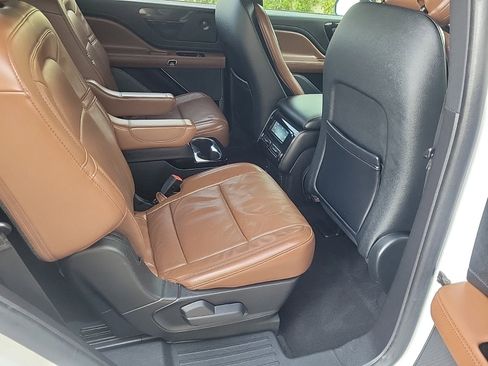 Used 2020 Lincoln Aviator Reserve w/ Equipment Group 201A image 12